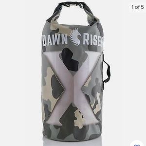 NWT Dawn Riser Premium Waterproof Dry Bag 10 L in Camouflage Gray